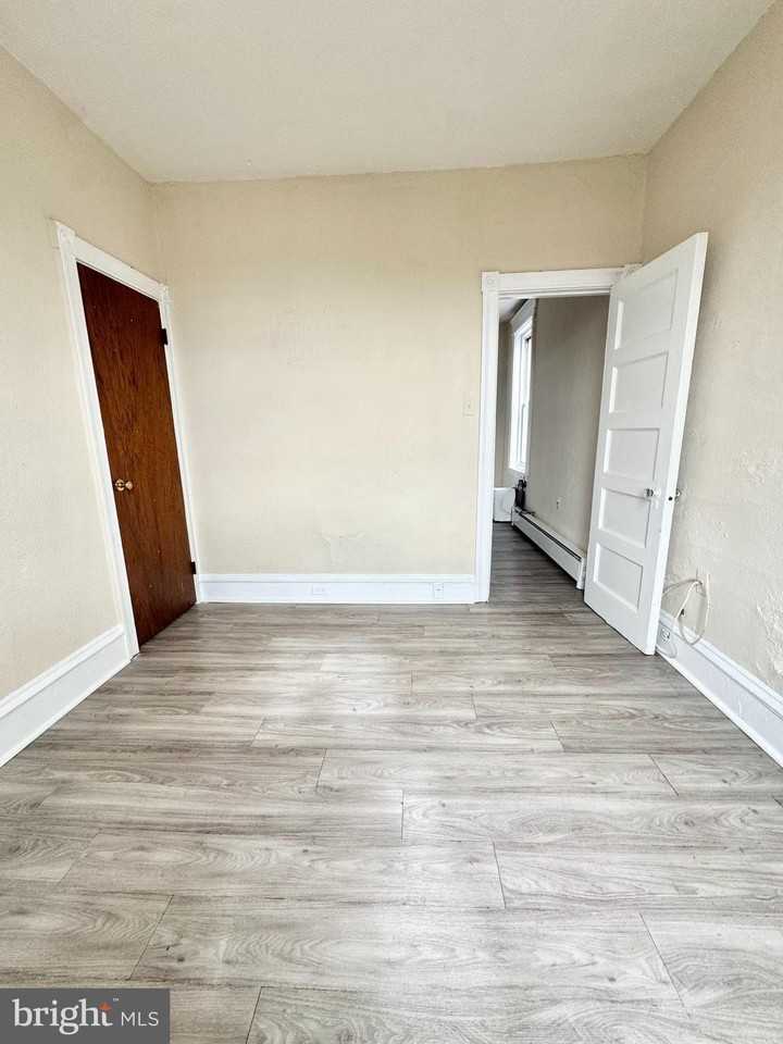 5040 Walnut St Apt 3r - Photo 4 of 9