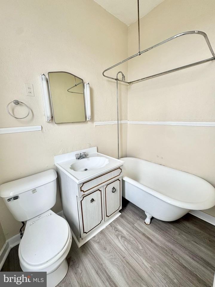 5040 Walnut St Apt 3r - Photo 7 of 9