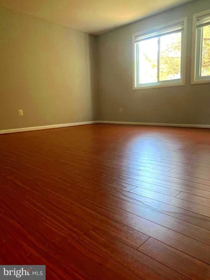 104 Giles Pl - Photo 2 of 14