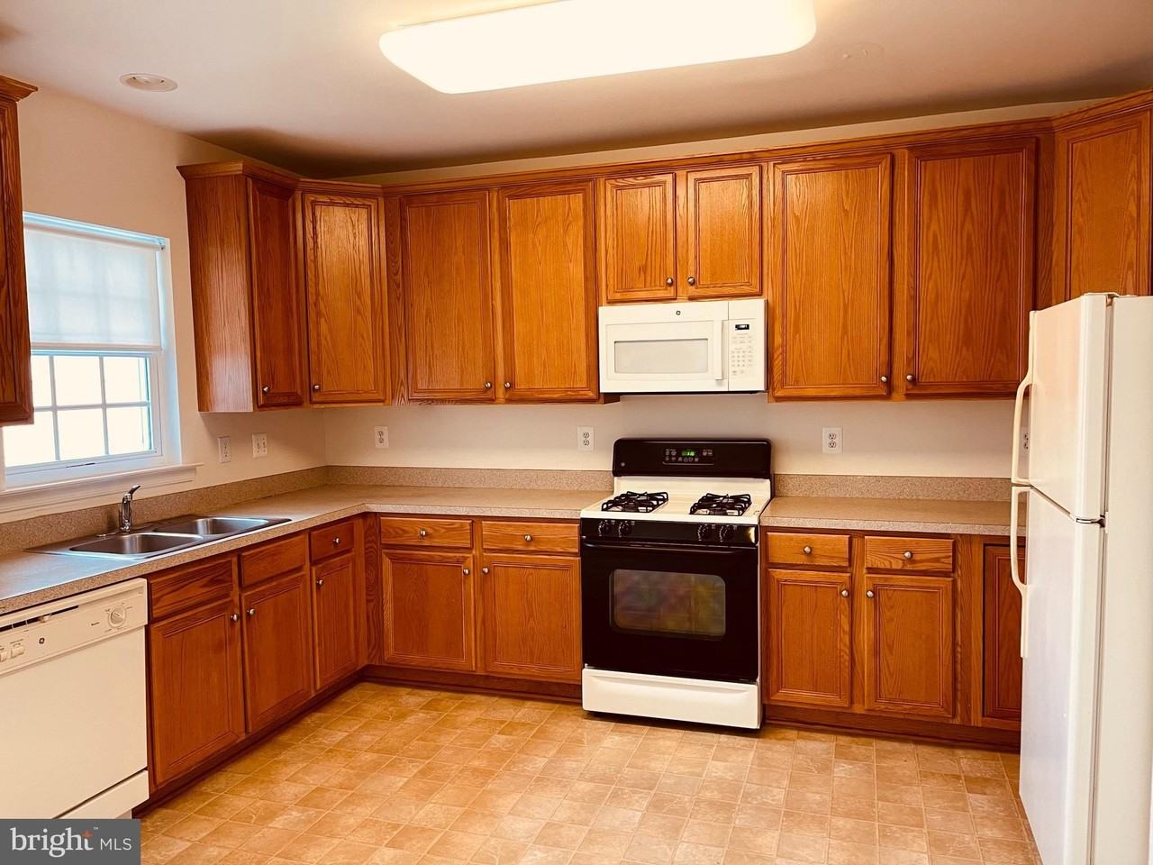 16802 Sweeney Ln - Photo 2 of 26