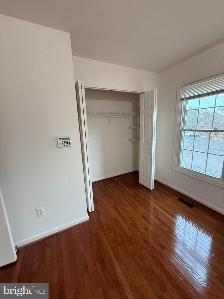 10727 Gideon Ct - Photo 5 of 16