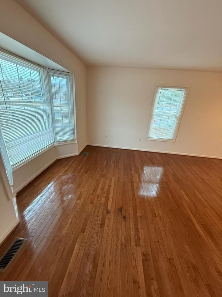 10727 Gideon Ct - Photo 7 of 16