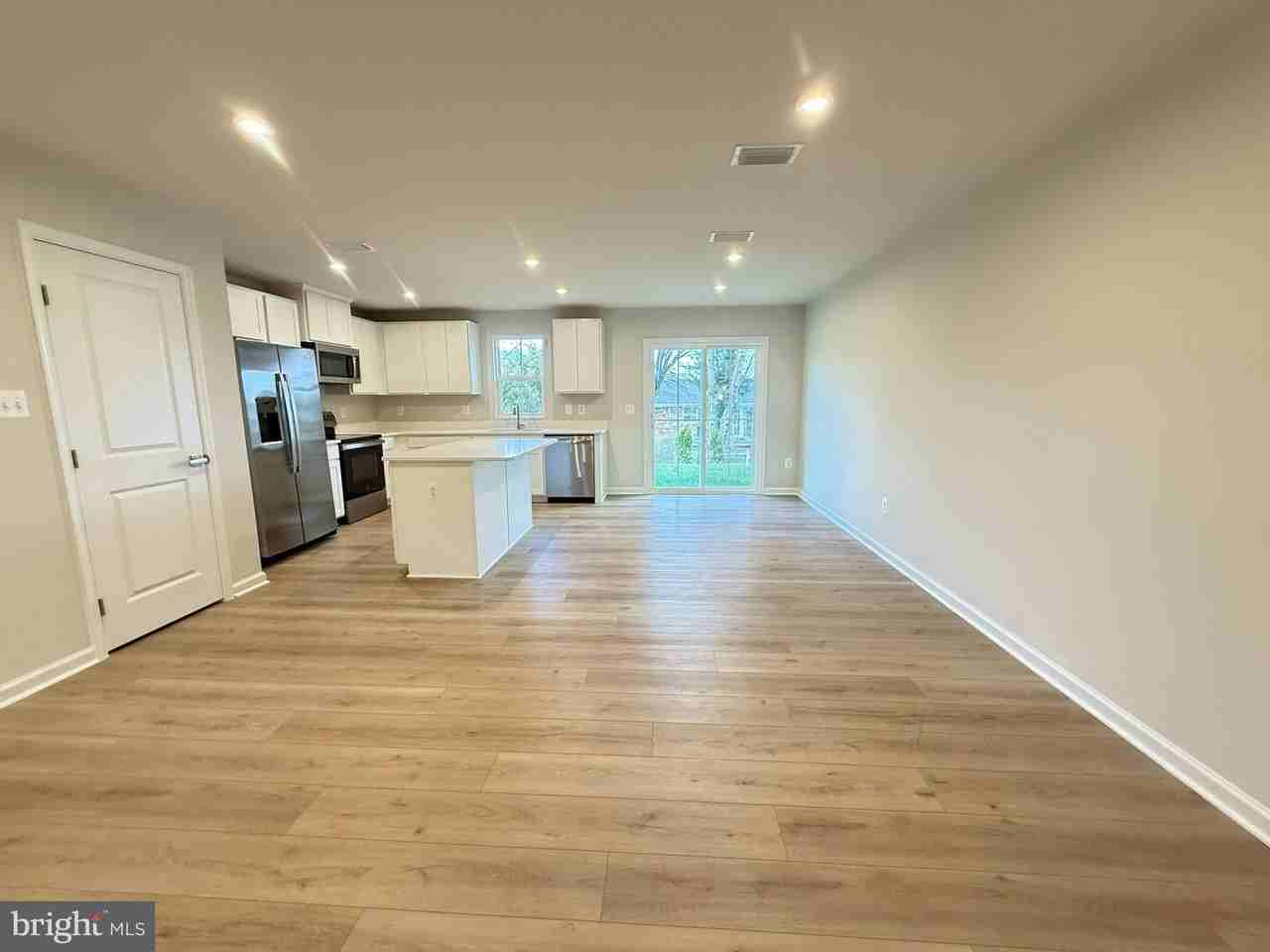 647 Laurelwood Cir - Photo 2 of 18