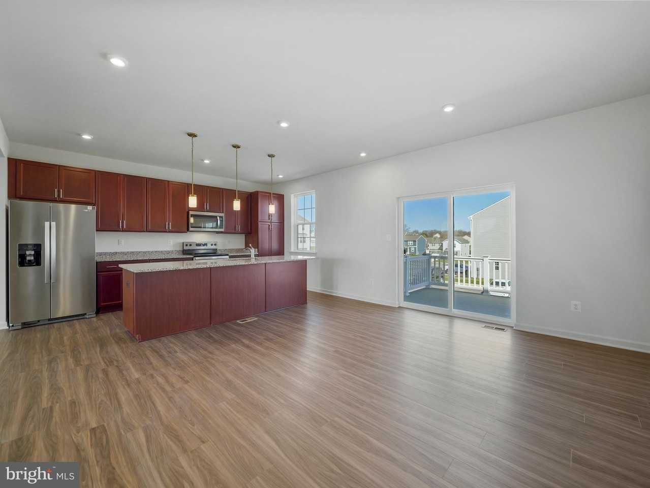 67 Stafford Pl - Photo 4 of 42