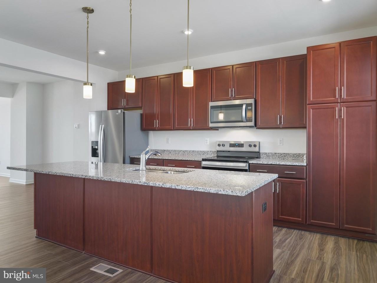 67 Stafford Pl - Photo 5 of 42