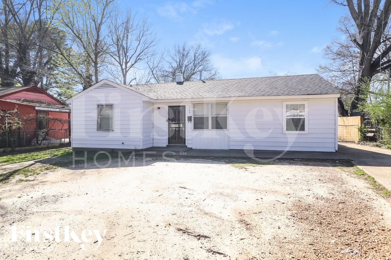 1769 Sugarloaf St - Photo 2 of 19