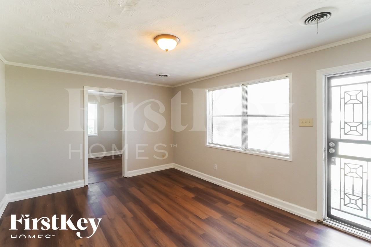 1769 Sugarloaf St - Photo 3 of 19
