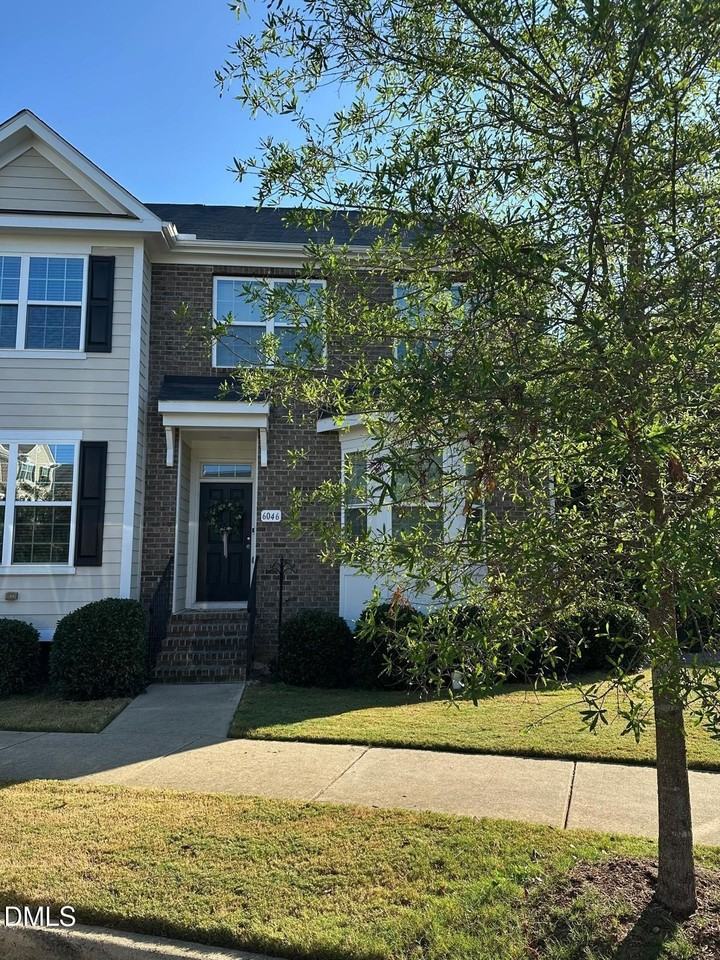 6044 Kentworth Dr - Photo 2 of 18