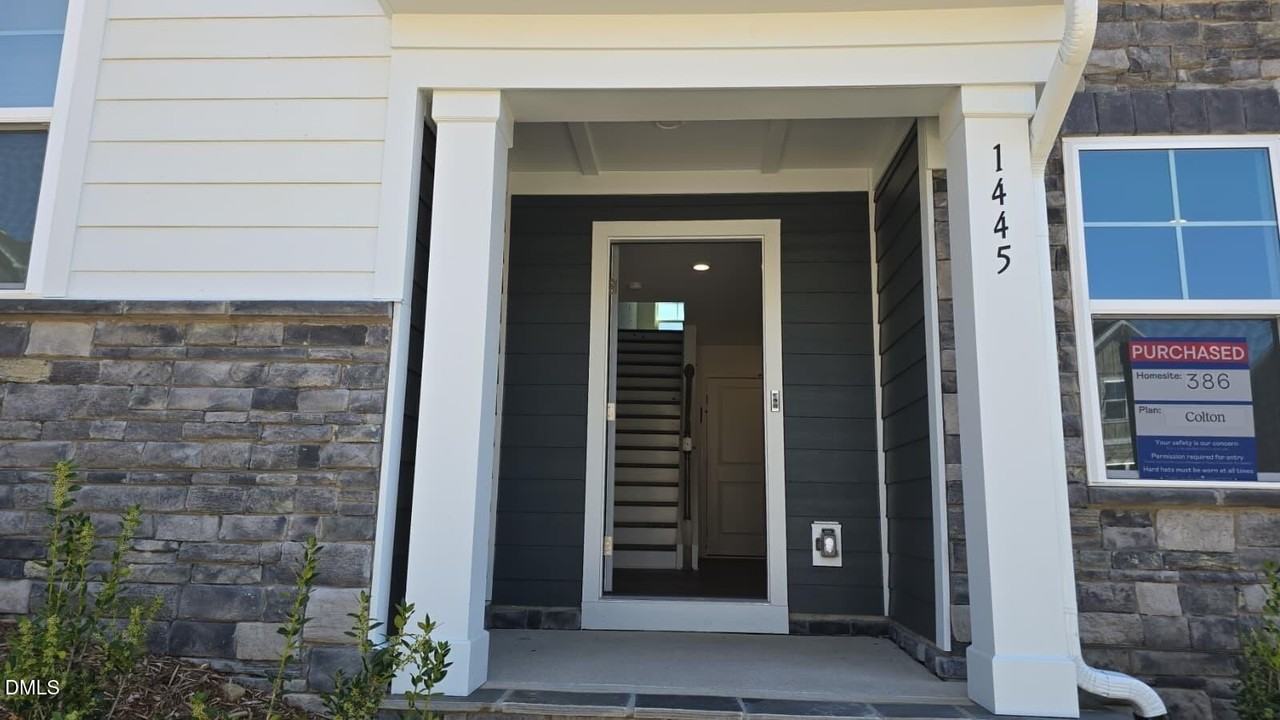 1445 Jay Rd - Photo 3 of 39