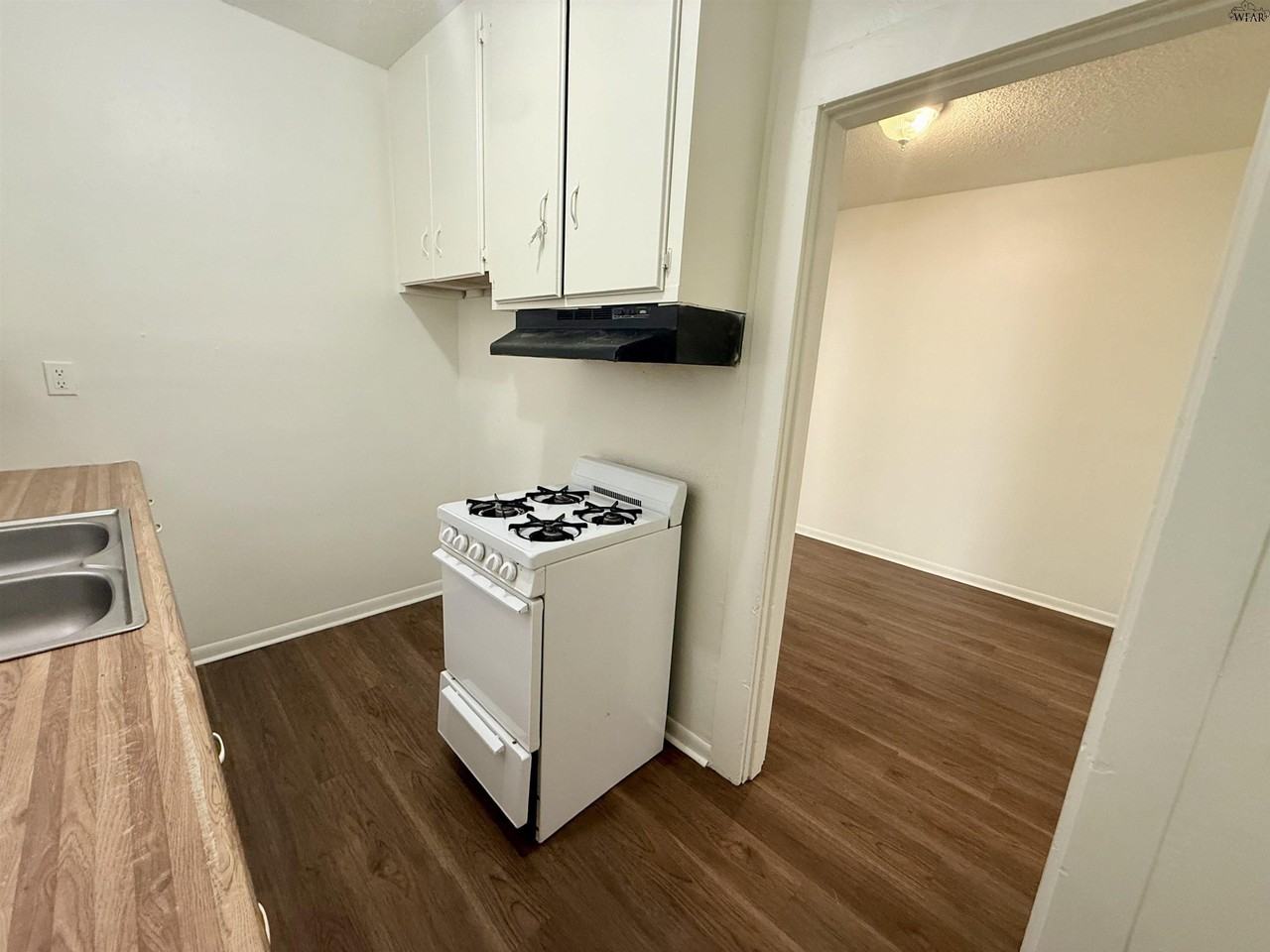 611 Sunset Dr #1-2 - Photo 3 of 7