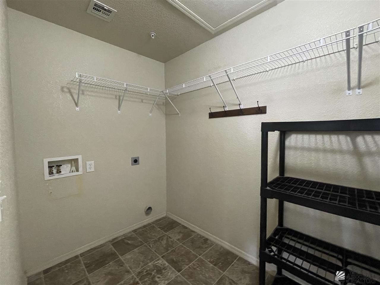 9027 E 31st Ln - Photo 5 of 17