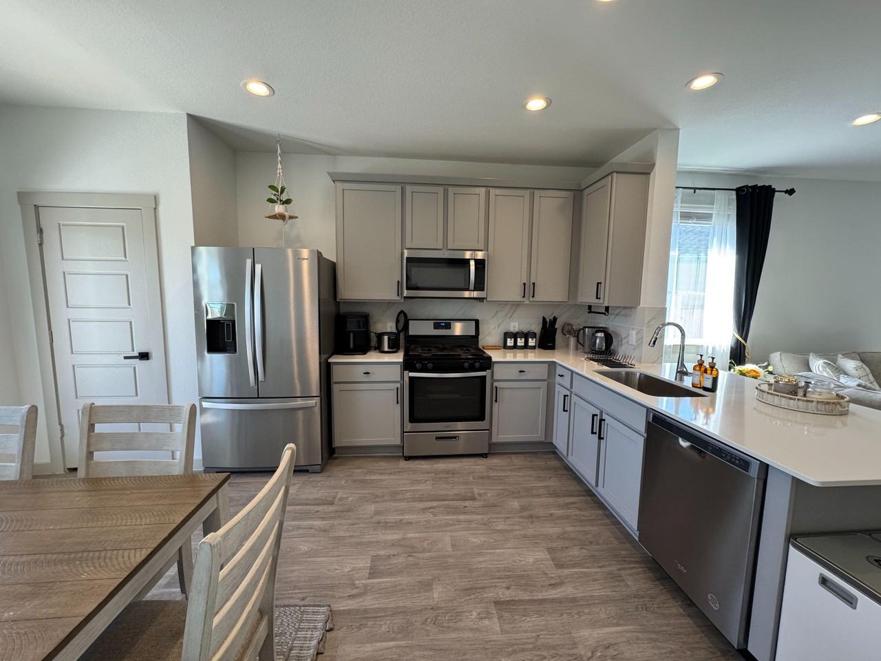 Gunnersbury Dr - Photo 2 of 26