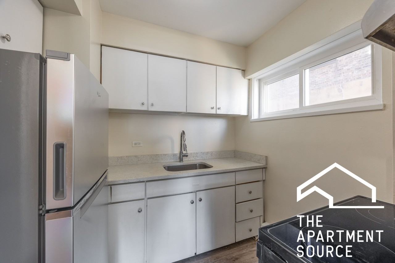 1400 Chicago Ave #208 - Photo 5 of 14