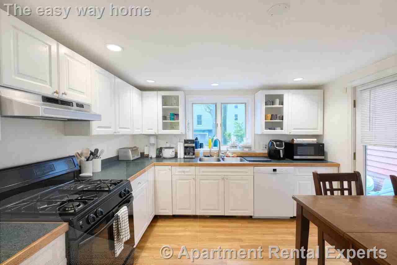 24 Watson St - Photo 2 of 14