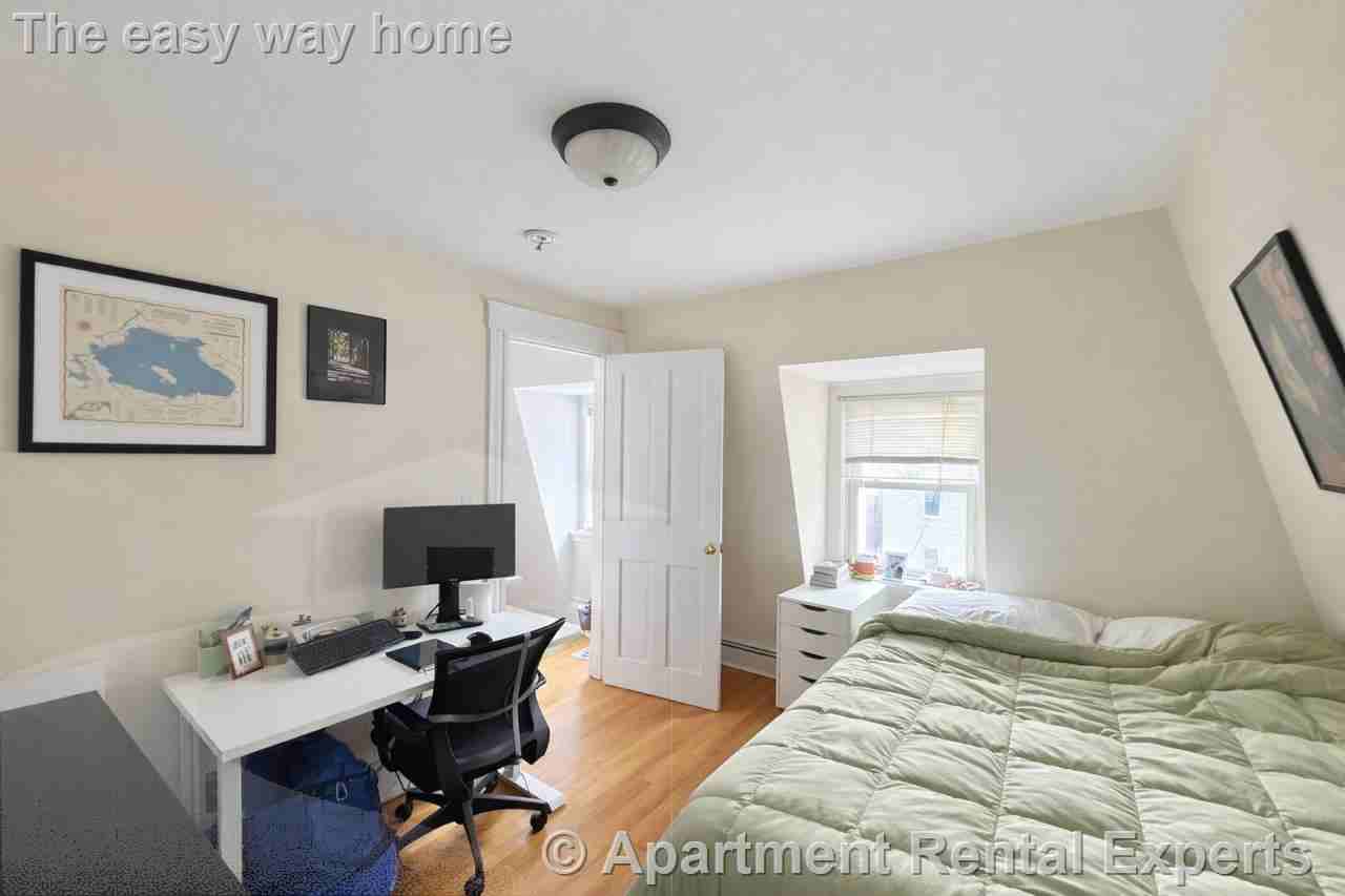 24 Watson St - Photo 3 of 14