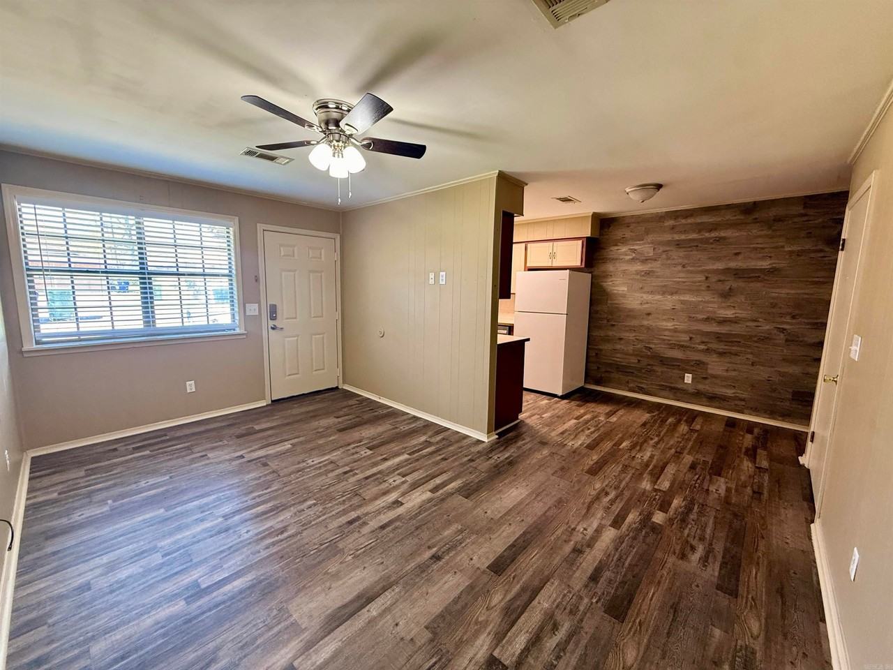 436 Helen St - Photo 5 of 15