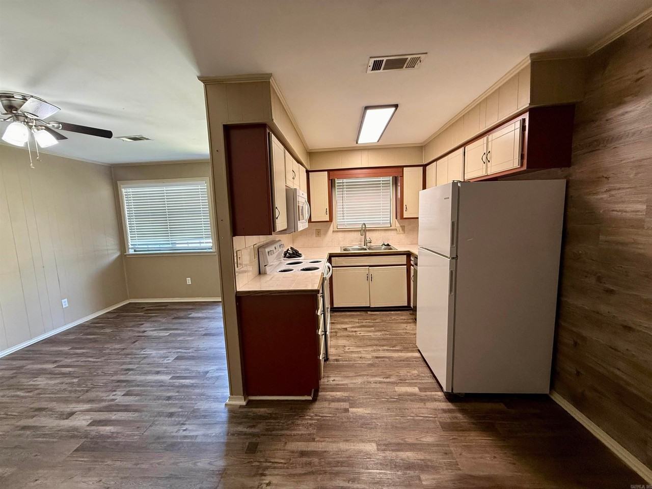 436 Helen St - Photo 6 of 15