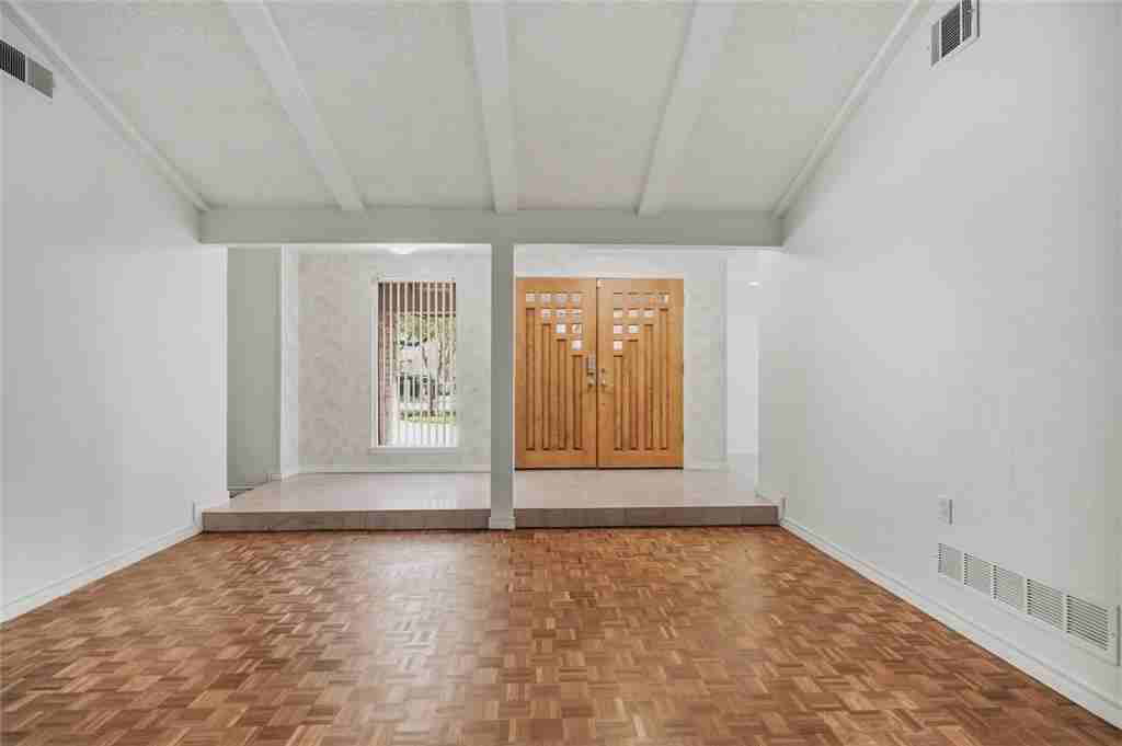 15721 Mapleview Cir - Photo 6 of 41