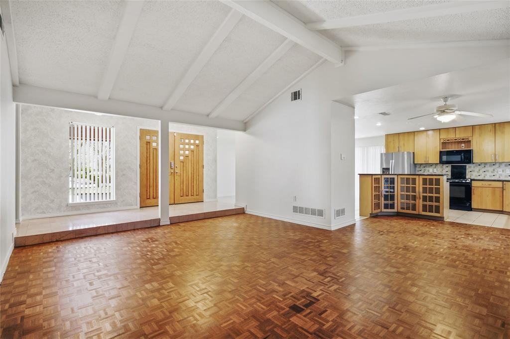 15721 Mapleview Cir - Photo 7 of 41