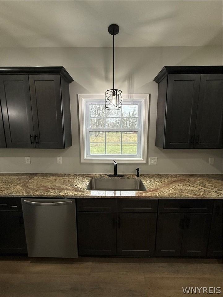 5156 Berg Rd - Photo 5 of 31