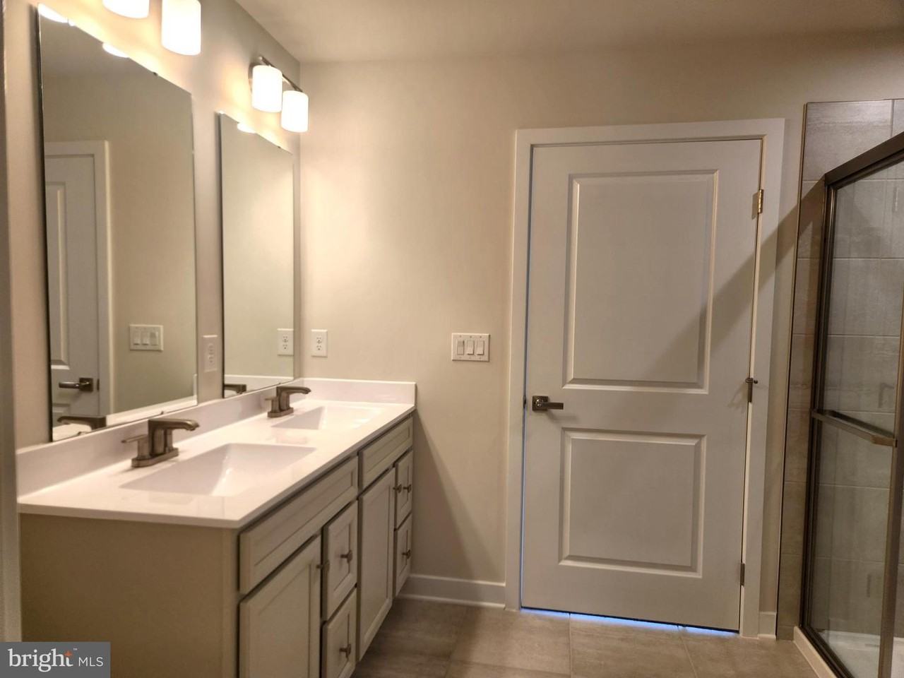 377 Waterside Sq - Photo 2 of 23