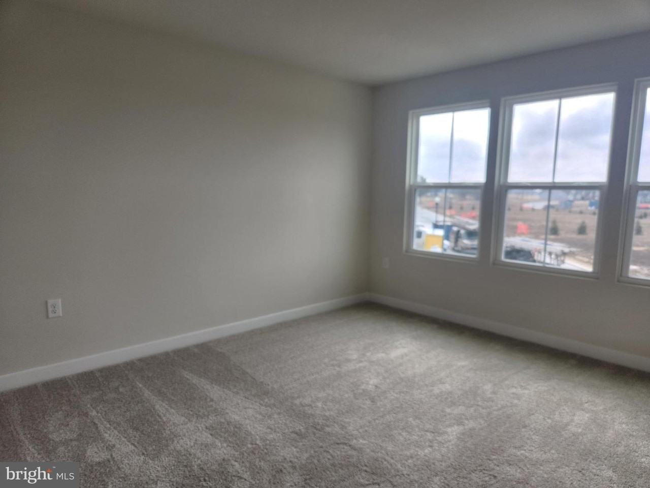 377 Waterside Sq - Photo 3 of 23