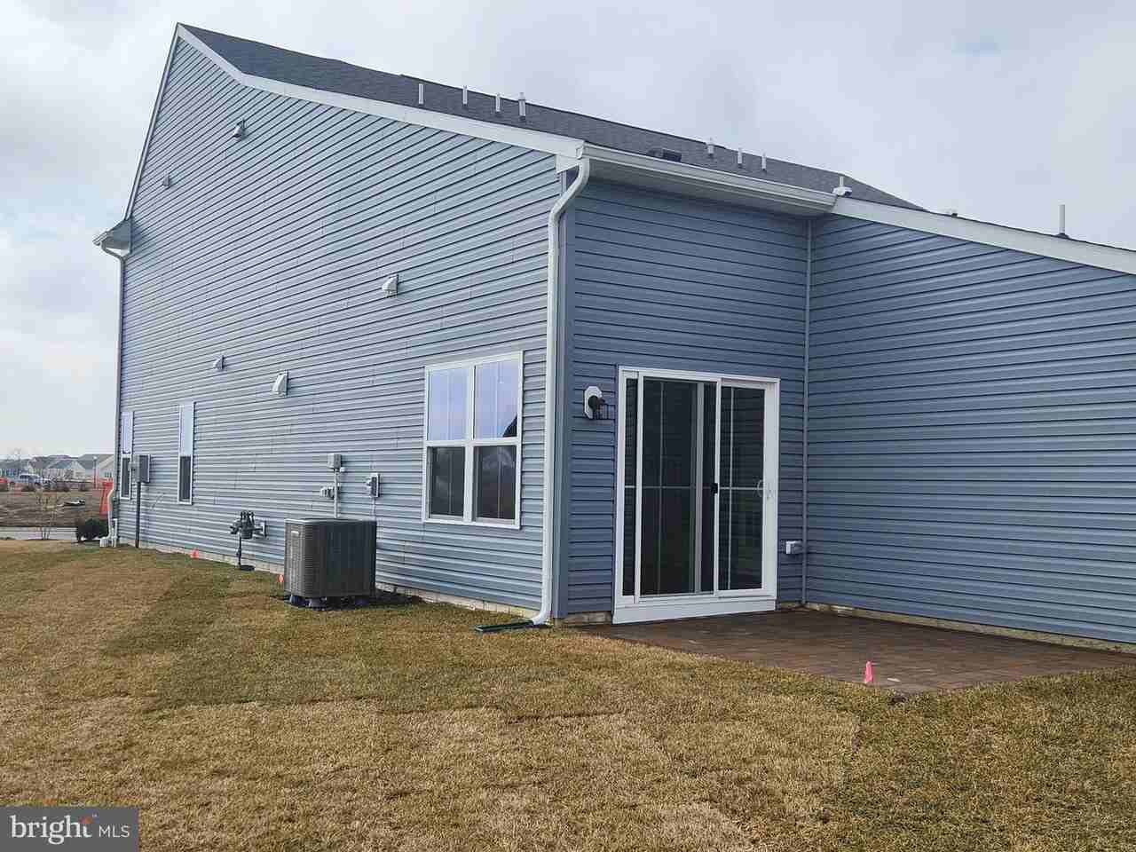 377 Waterside Sq - Photo 4 of 23
