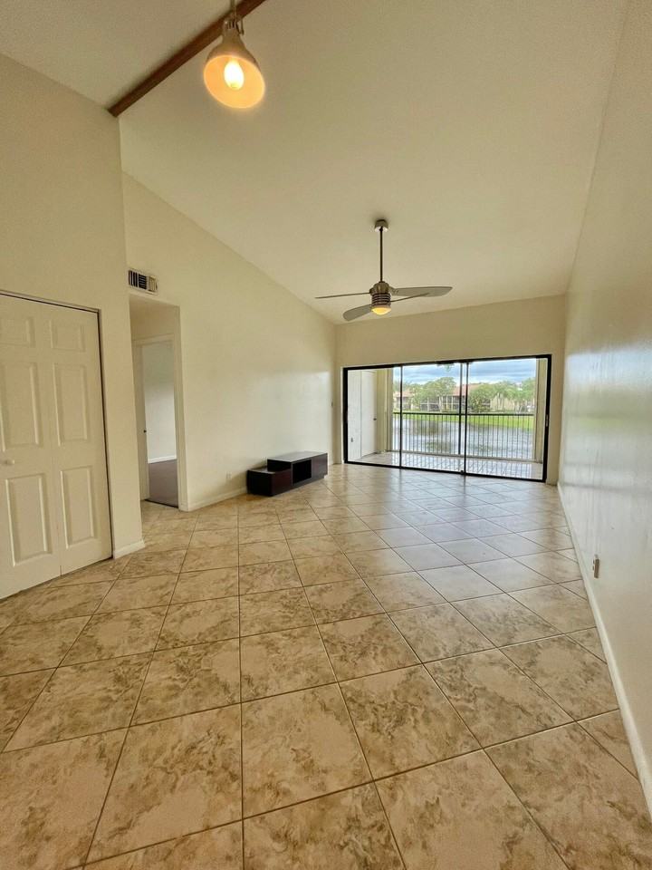 2297 Sw 15th St - Photo 6 of 47