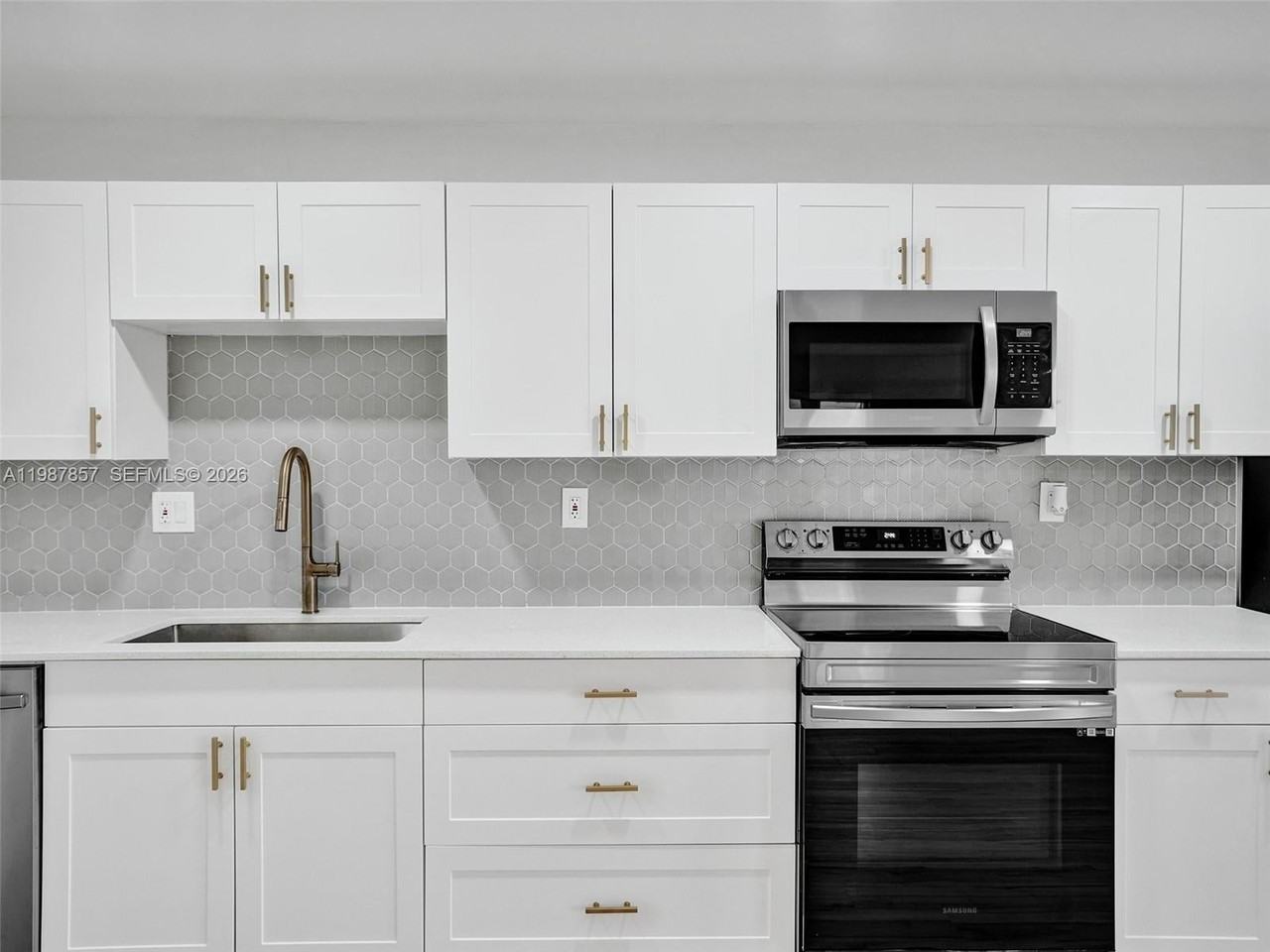 932 Mandarin Isle - Photo 2 of 42