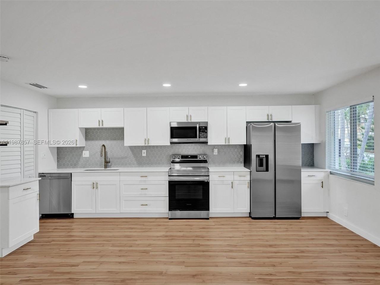 932 Mandarin Isle - Photo 4 of 42