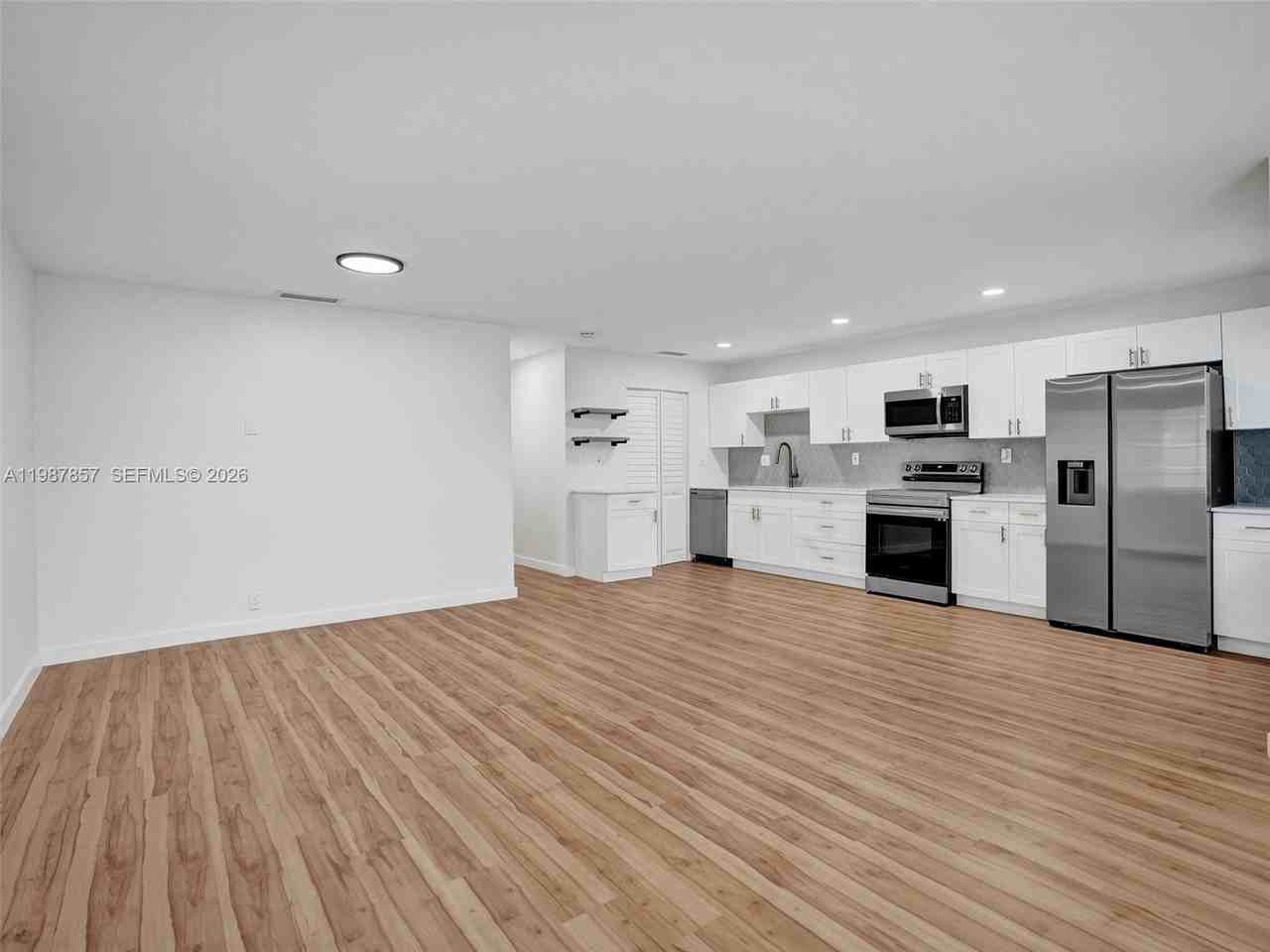 932 Mandarin Isle - Photo 7 of 42