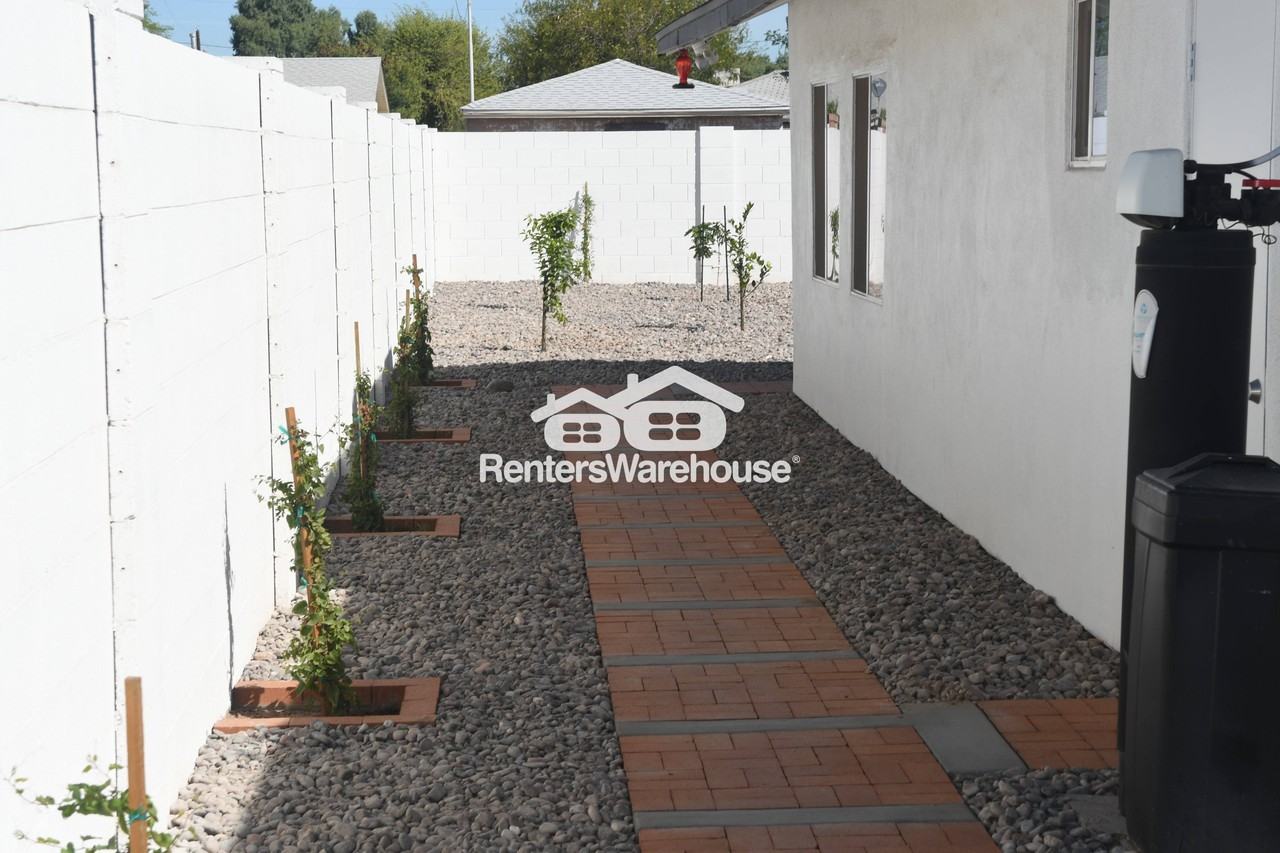 222 E Southgate Ave - Photo 3 of 10