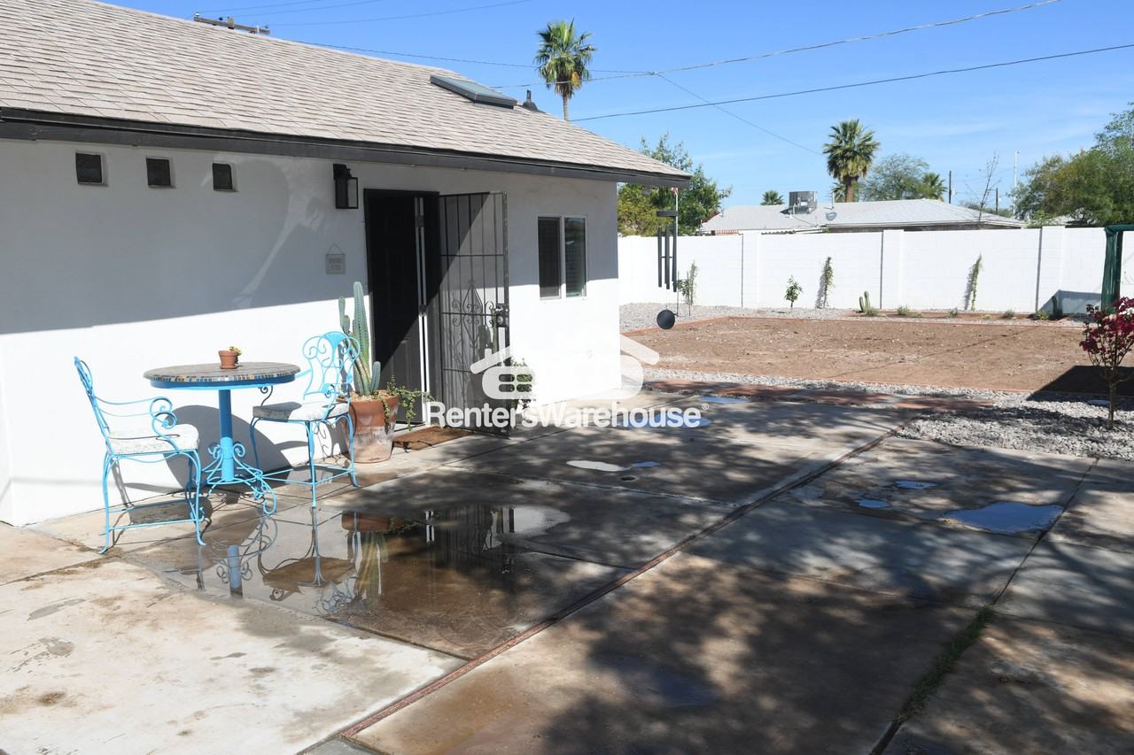 222 E Southgate Ave - Photo 4 of 10