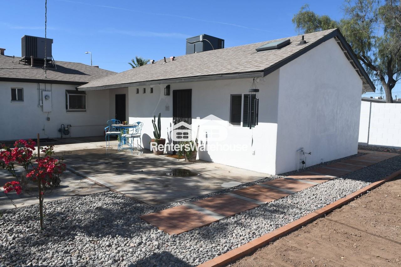 222 E Southgate Ave - Photo 6 of 10