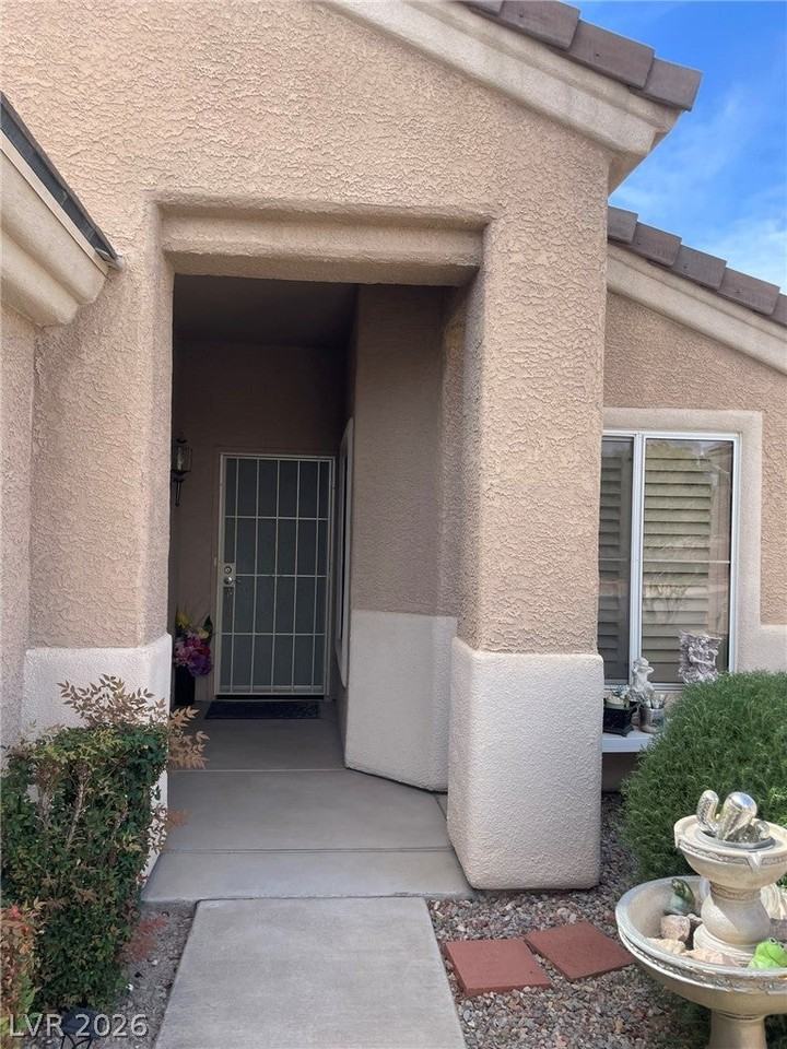465 Elkhurst Pl - Photo 3 of 39