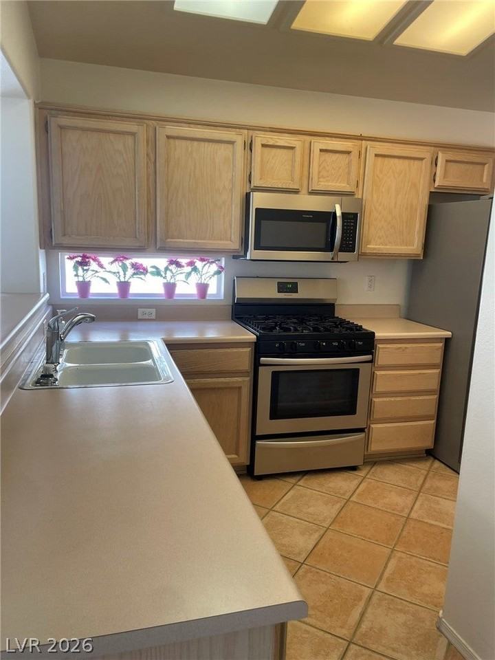 465 Elkhurst Pl - Photo 6 of 39