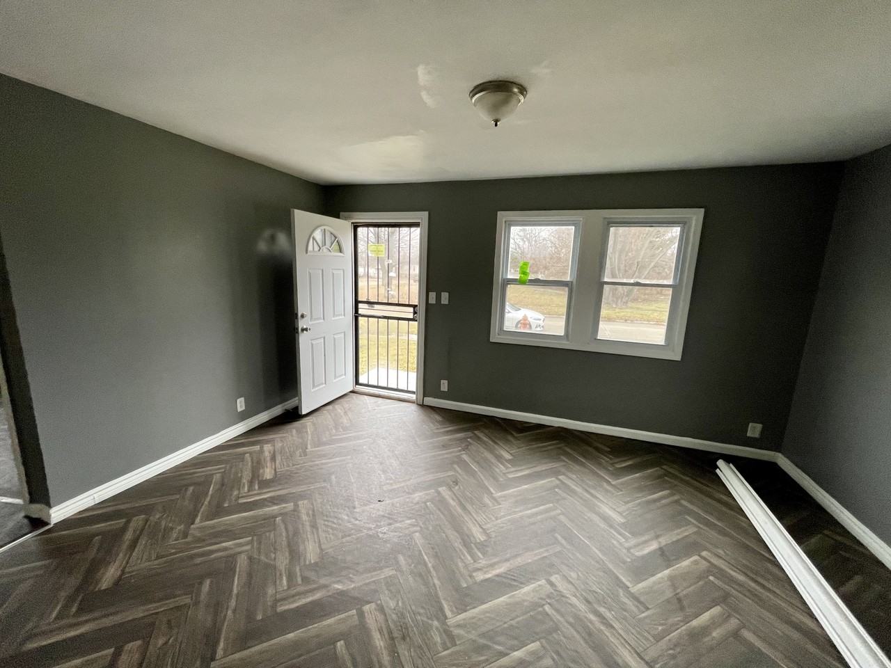 26089 Lehigh St - Photo 4 of 7