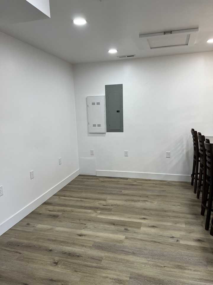 447 Main St - Photo 3 of 11