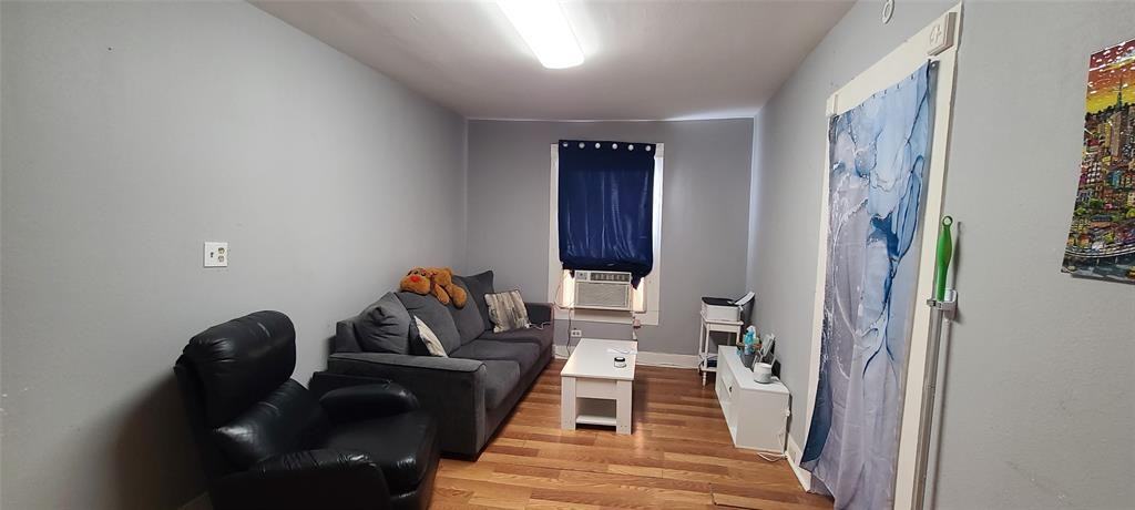 915 University Ave #A - Photo 2 of 5