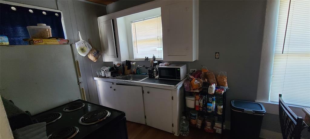 915 University Ave #A - Photo 4 of 5