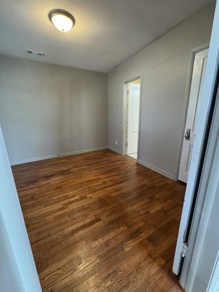 1614 N Grove Ave - Photo 2 of 27