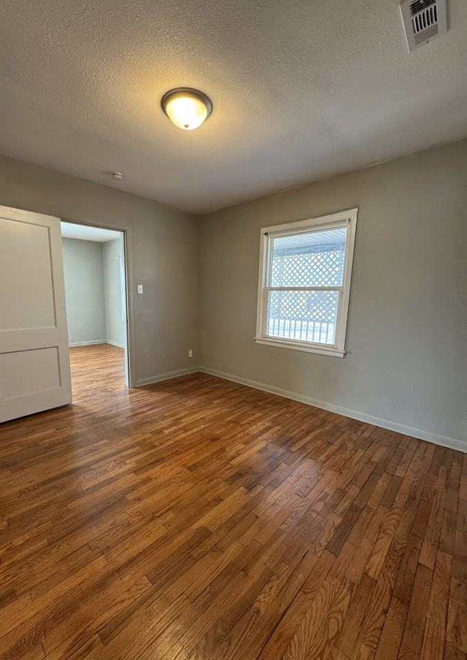 1614 N Grove Ave - Photo 3 of 27