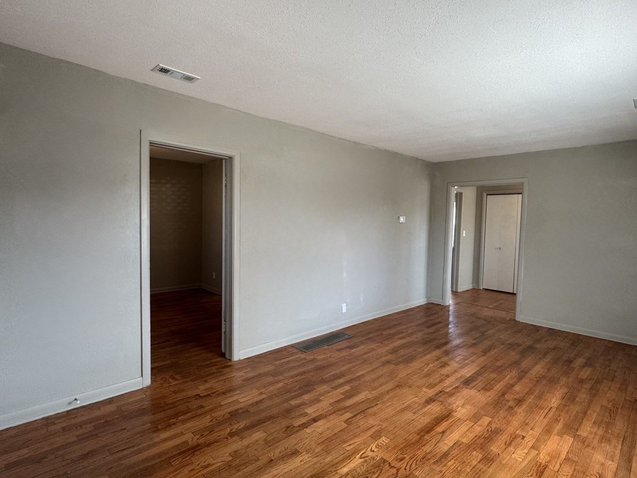 1614 N Grove Ave - Photo 7 of 27