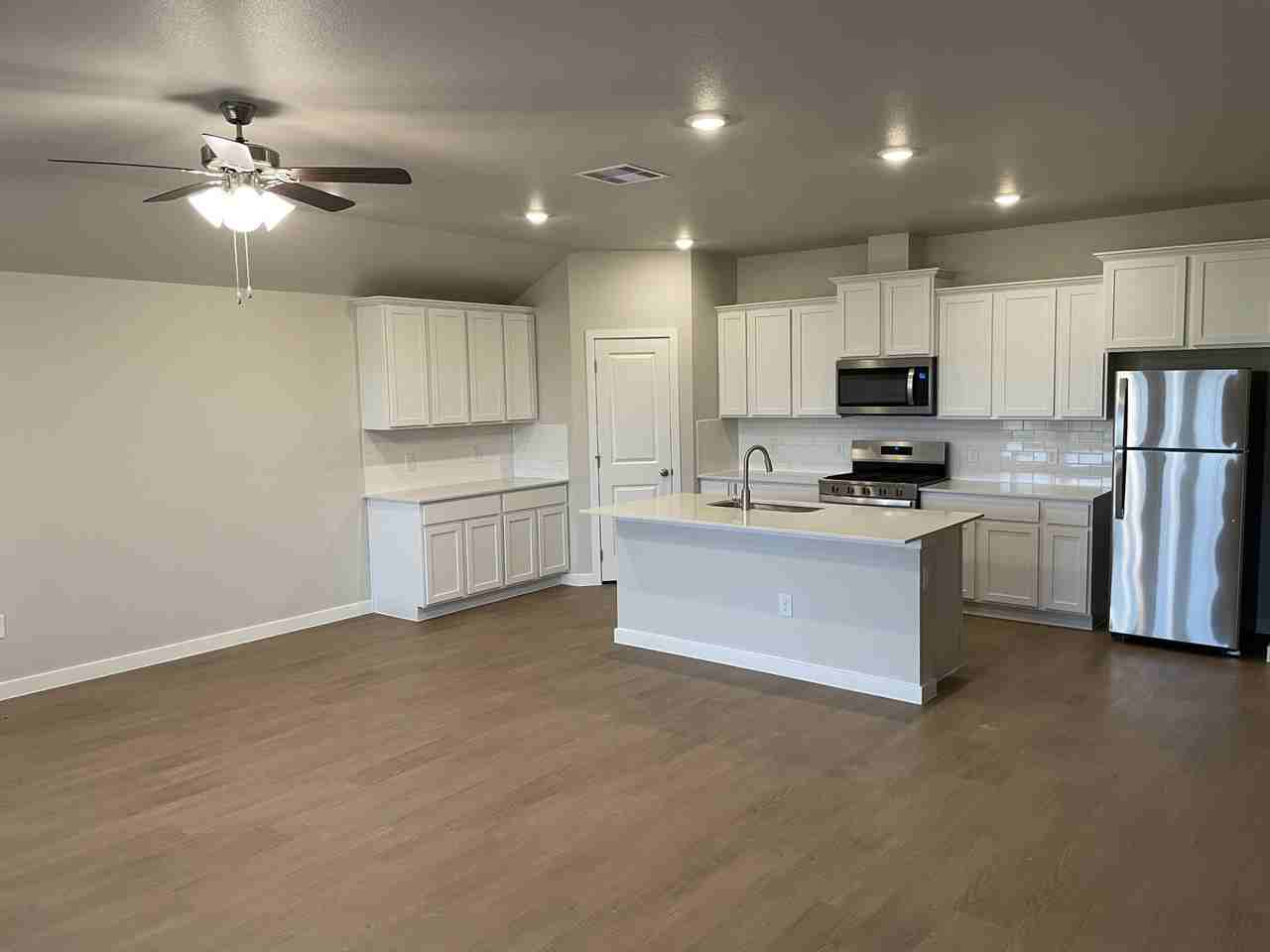 1405 Irigoyen St - Photo 2 of 27