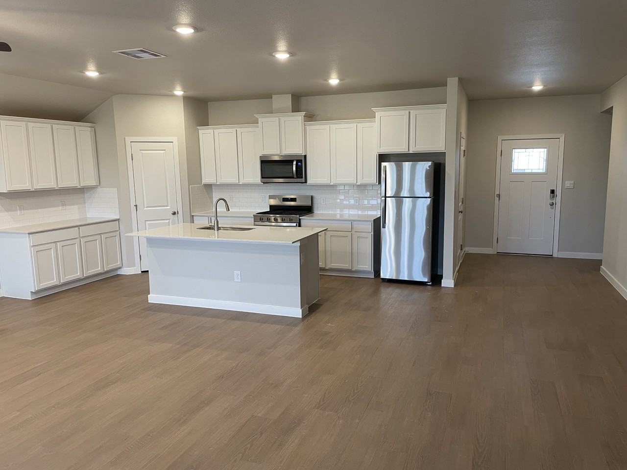 1405 Irigoyen St - Photo 3 of 27