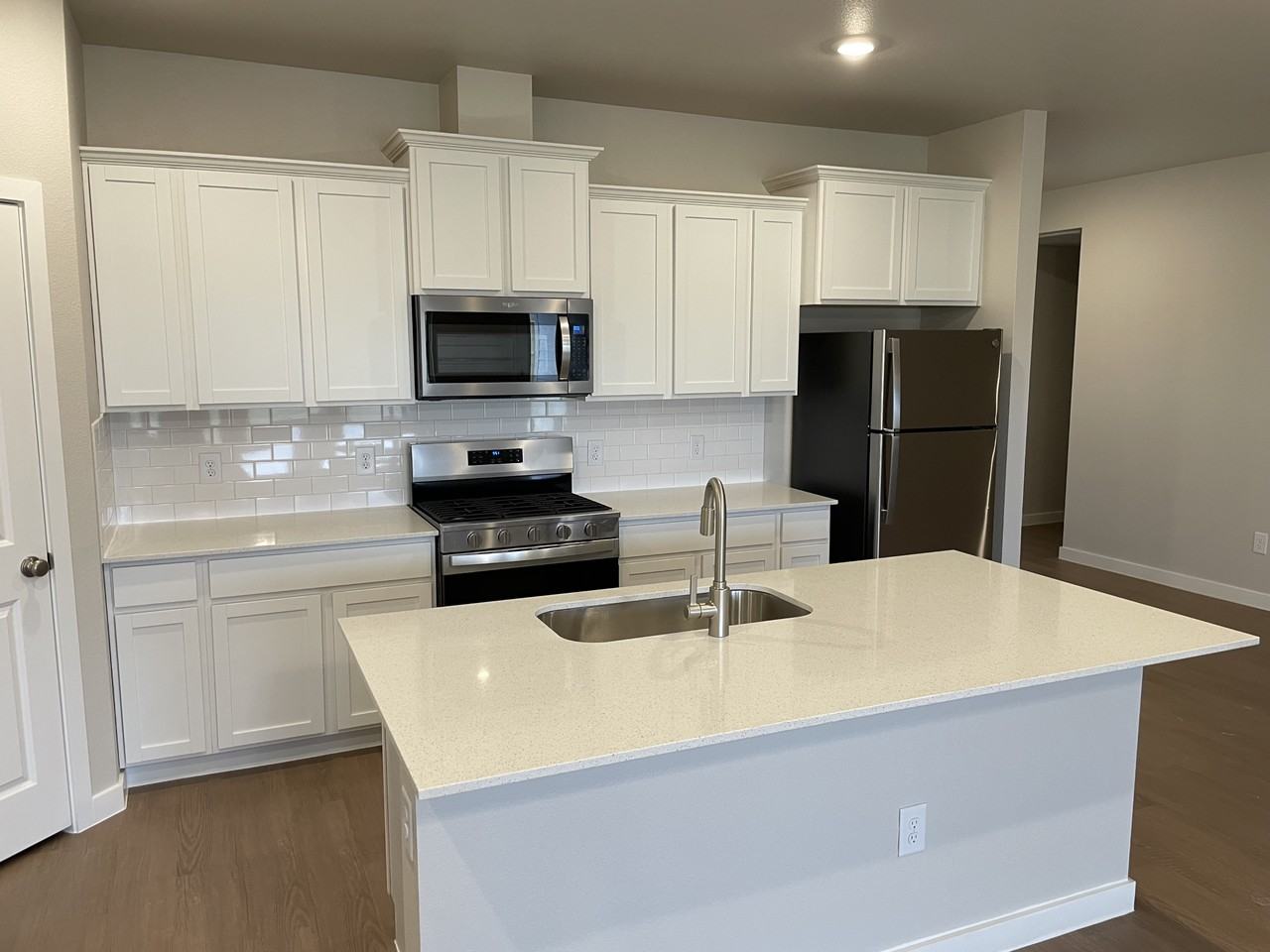 1405 Irigoyen St - Photo 4 of 27