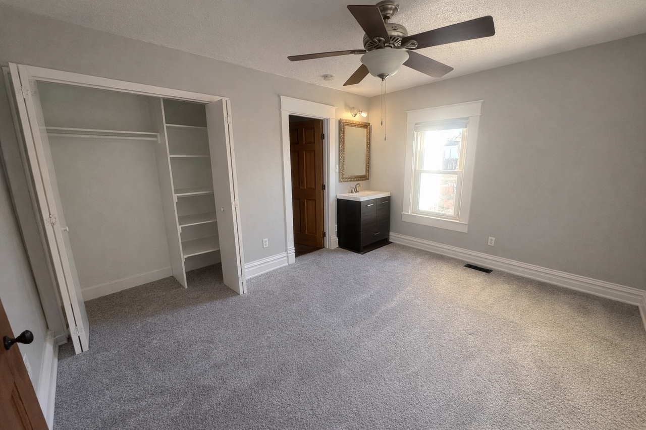 146 6th St - Photo 5 of 11