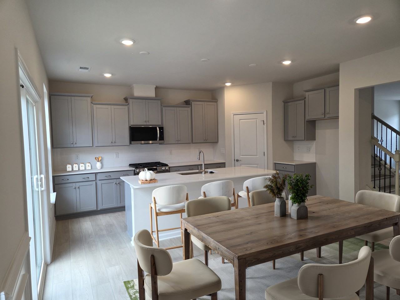 1036 Bandon Dr - Photo 2 of 5