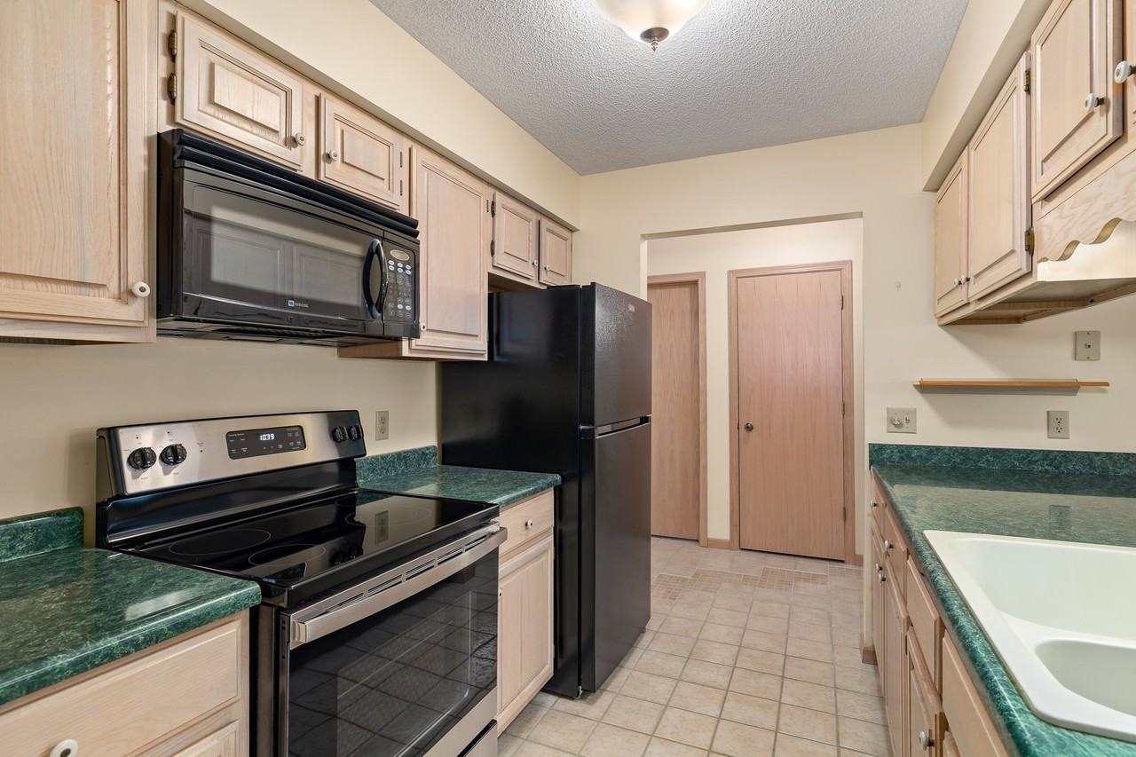 1685 Riva Ridge Dr - Photo 4 of 24