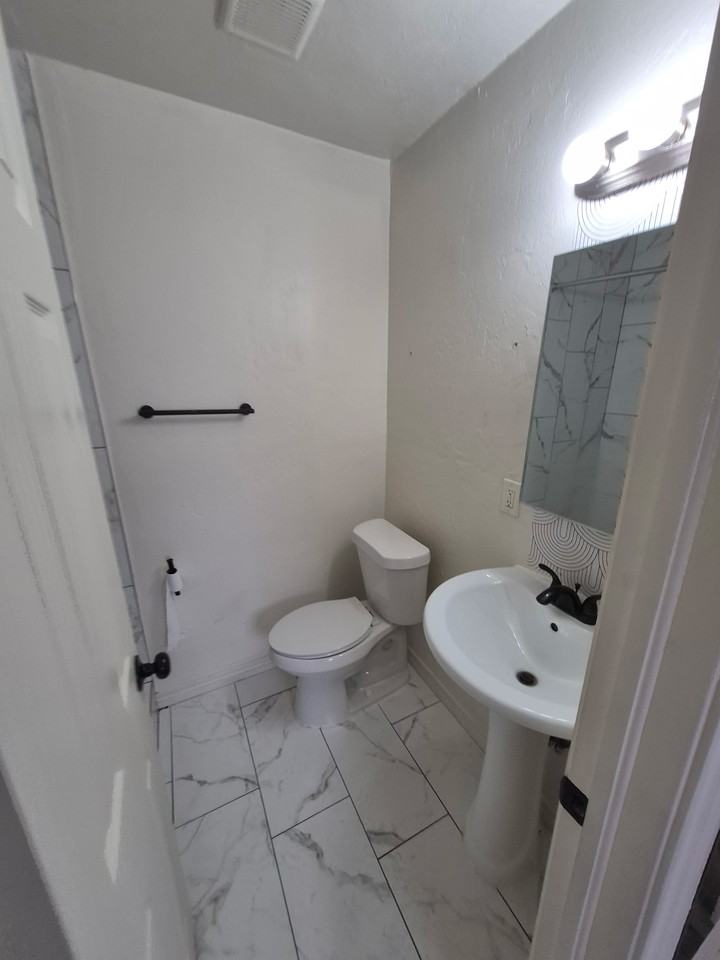 3304 Sw 40th St #6 - Photo 2 of 8
